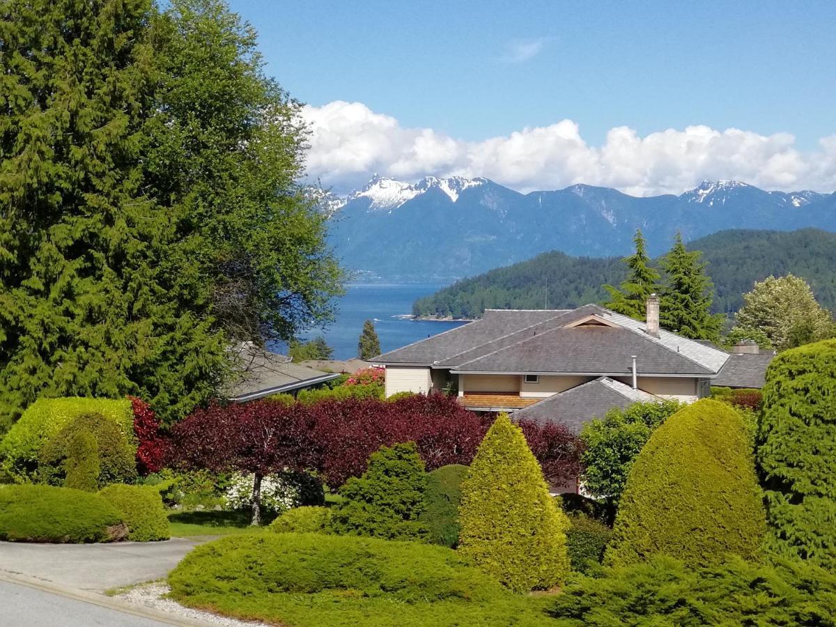 Bay Mountain Lookout Suites Gibsons Exterior foto