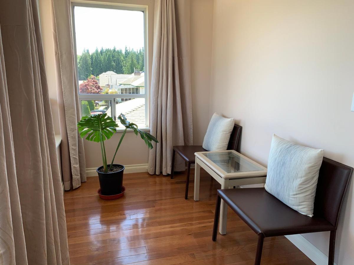 Bay Mountain Lookout Suites Gibsons Exterior foto