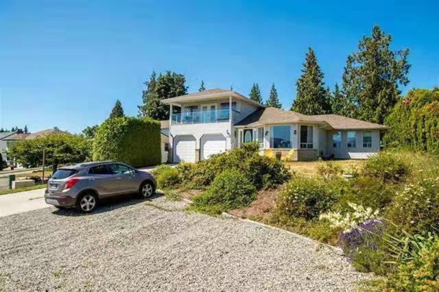 Bay Mountain Lookout Suites Gibsons Exterior foto